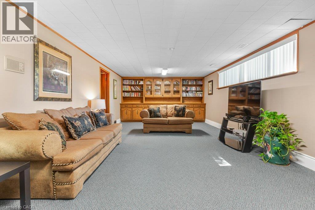 11 GREY OWL Drive - Image 32