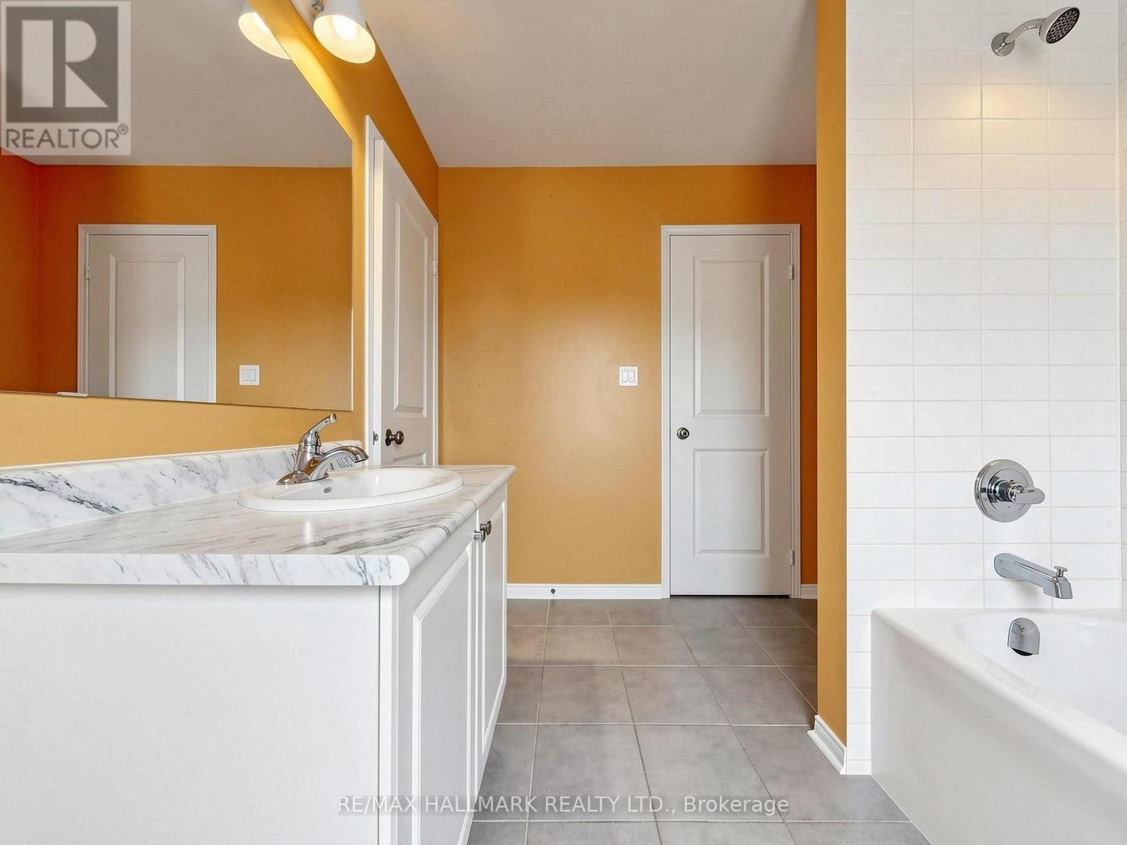 17 HOARD AVENUE S - 33