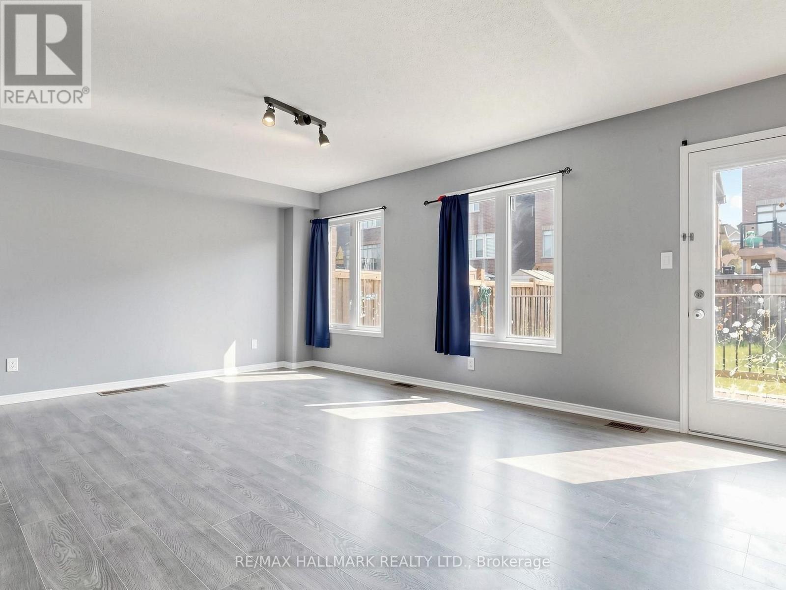 17 HOARD AVENUE S - 7