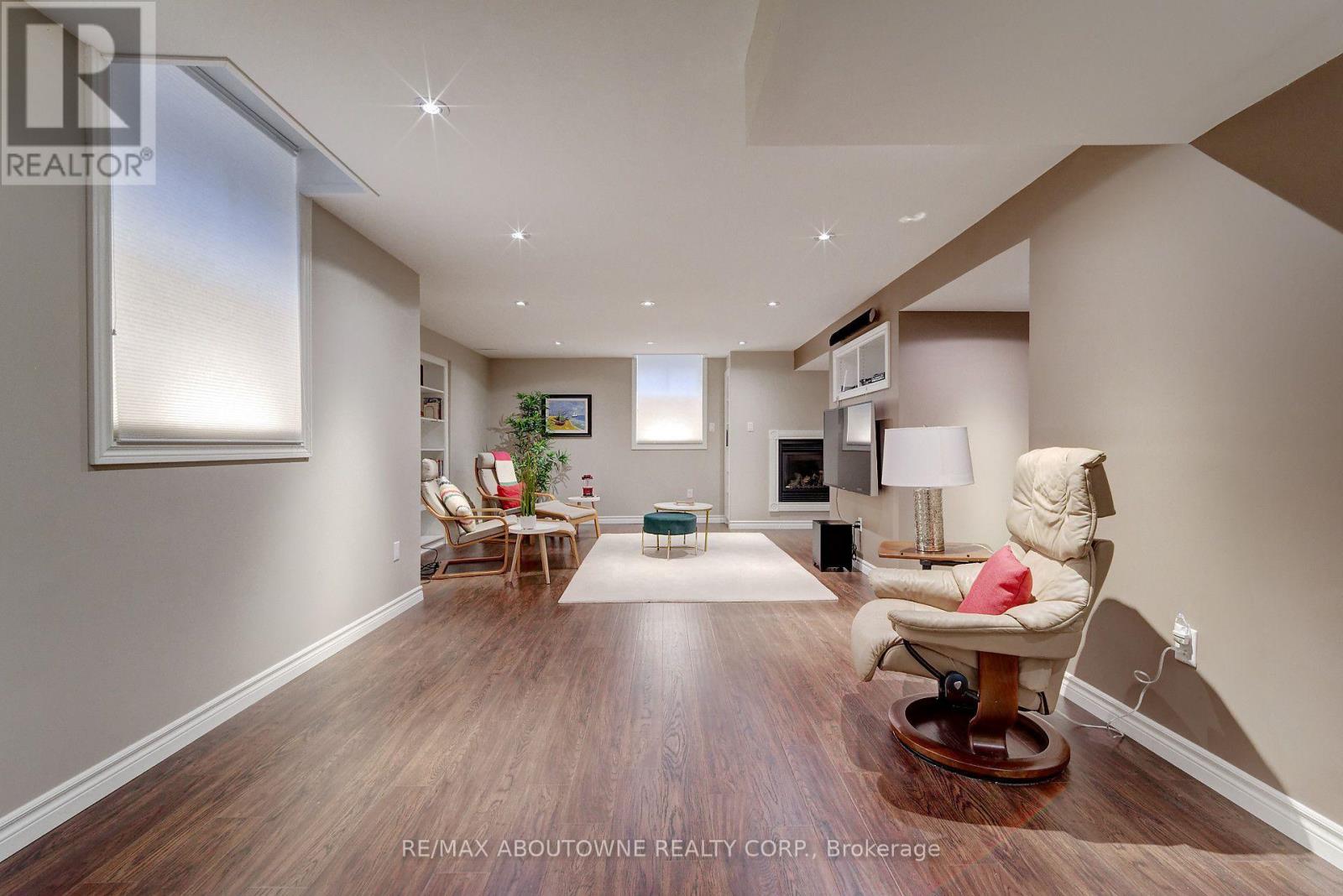 2196 EMILY CIRCLE - Image 26