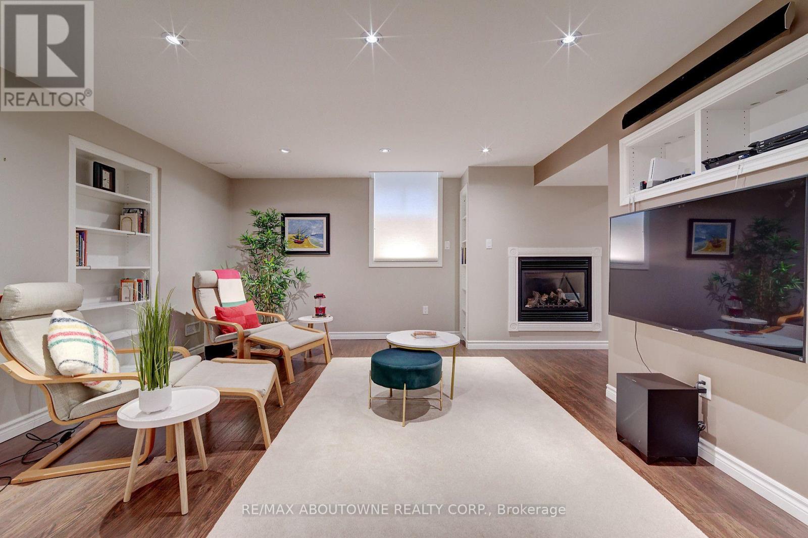 2196 EMILY CIRCLE - Image 27
