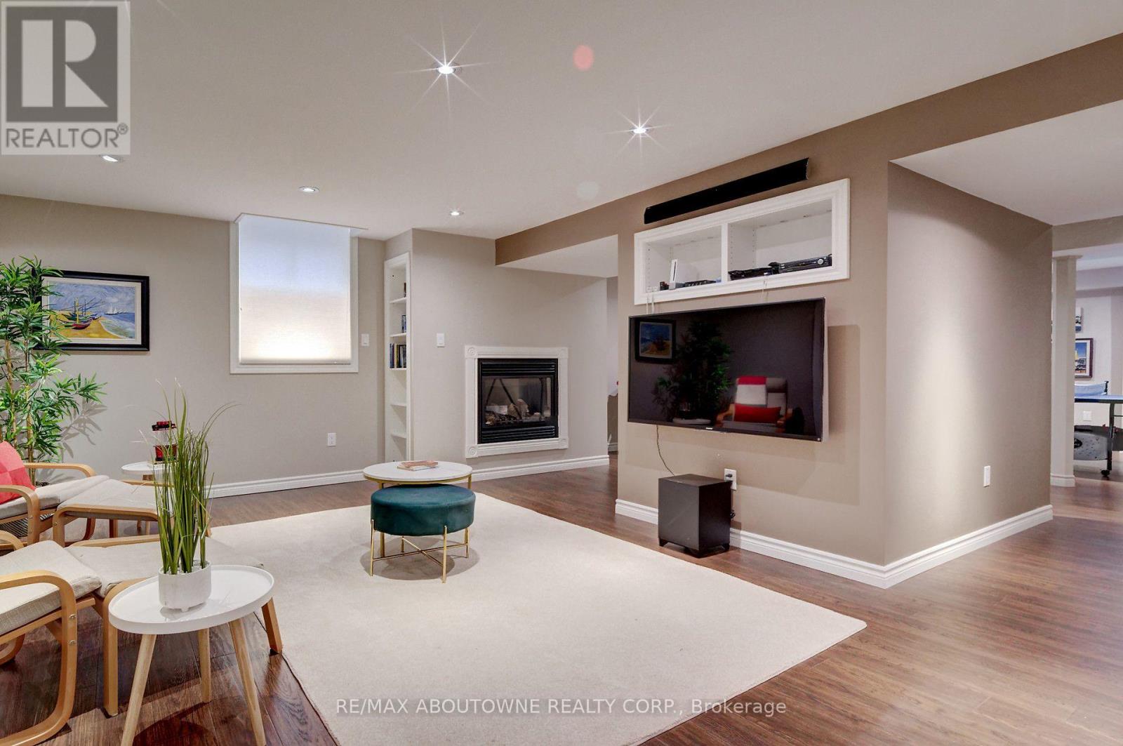 2196 EMILY CIRCLE - Image 28