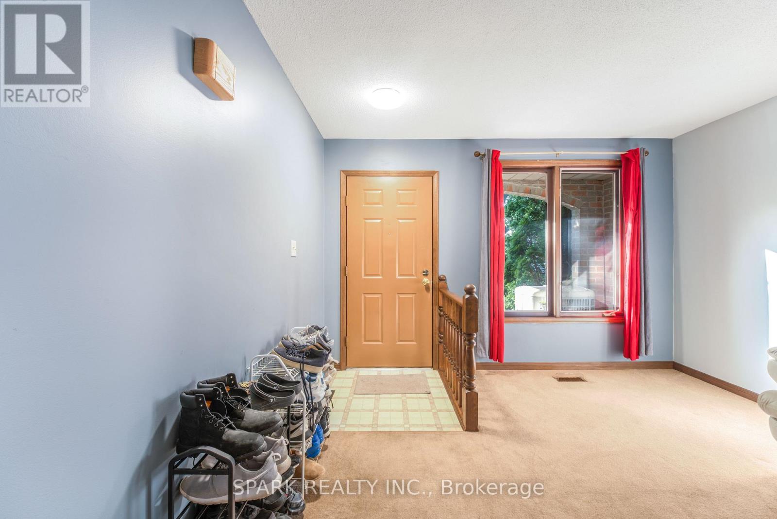 28 LAMPMAN CRESCENT - 2