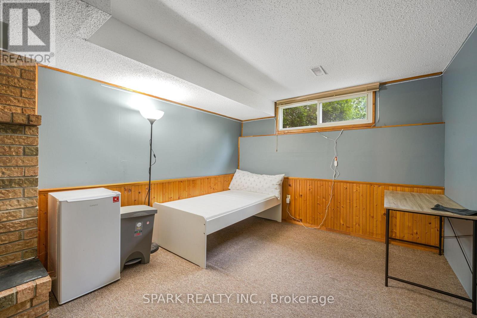 28 LAMPMAN CRESCENT - 20