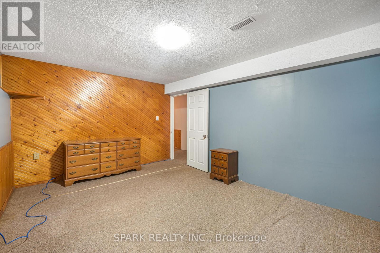 28 LAMPMAN CRESCENT - 21