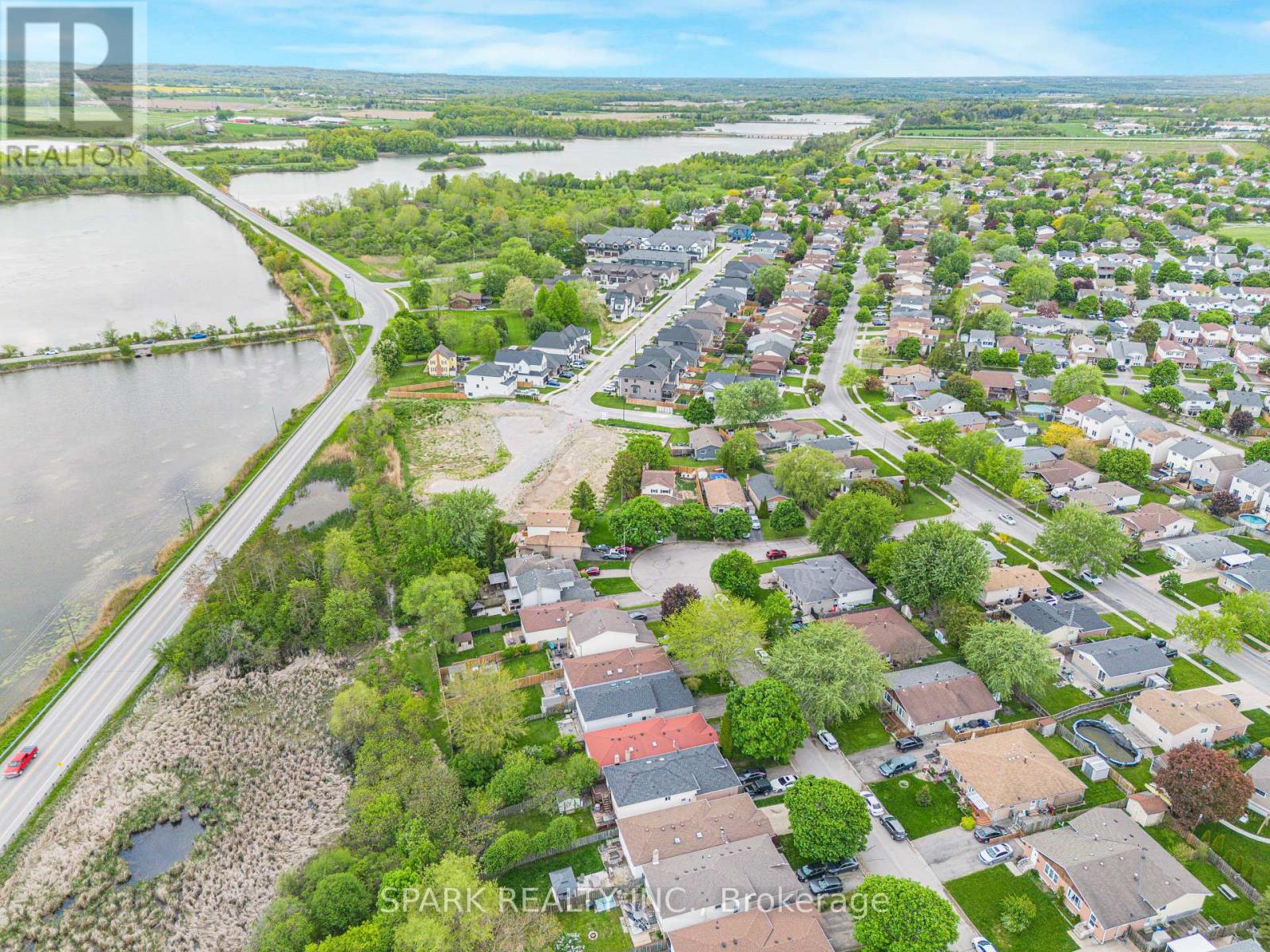 28 LAMPMAN CRESCENT - Image 33