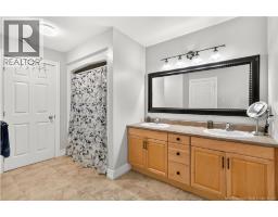 76 Gagnon, Moncton, NB E1A0A6 Photo 32