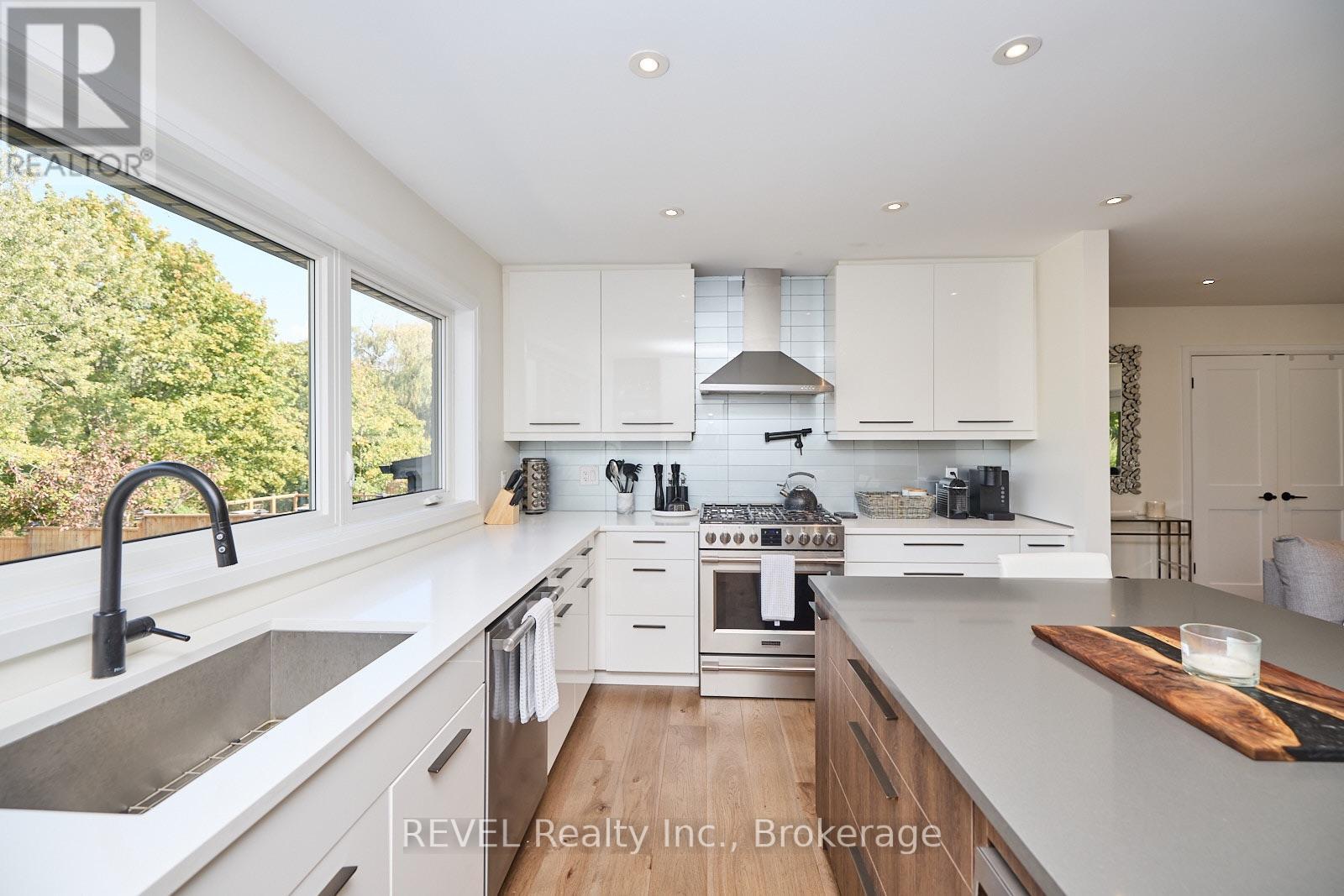 38 BRIARSDALE DRIVE - 13