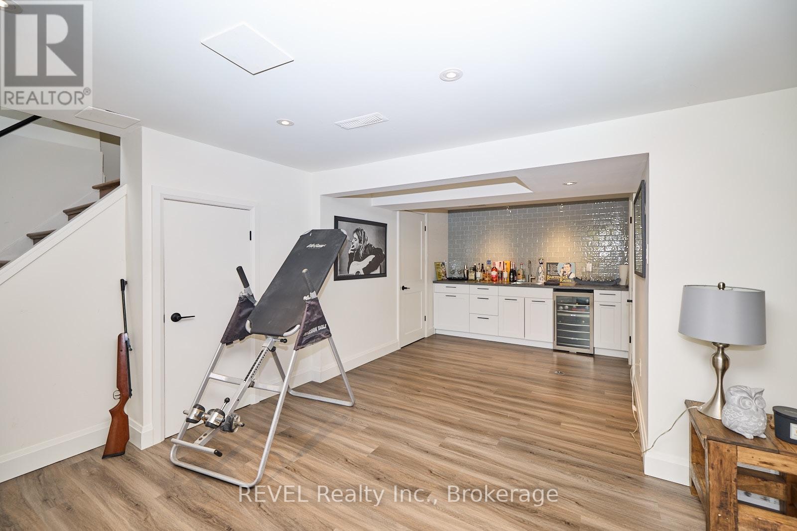 38 BRIARSDALE DRIVE - 28