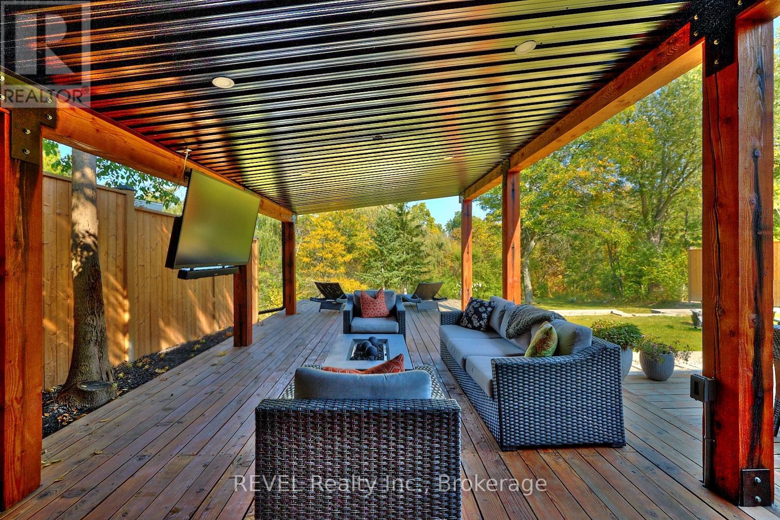 38 BRIARSDALE DRIVE - 35