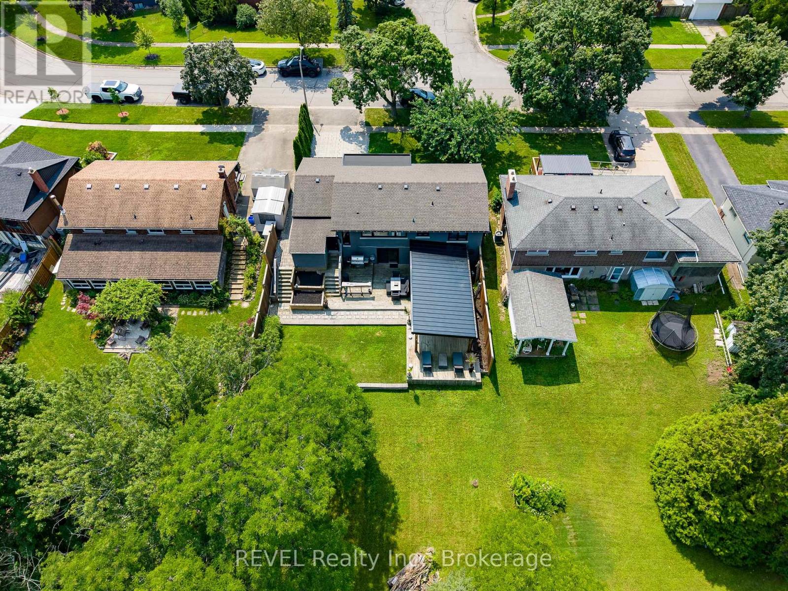 38 BRIARSDALE DRIVE - 41