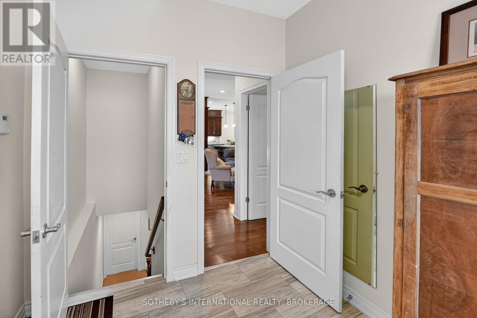 64 MASON COURT - Image 19