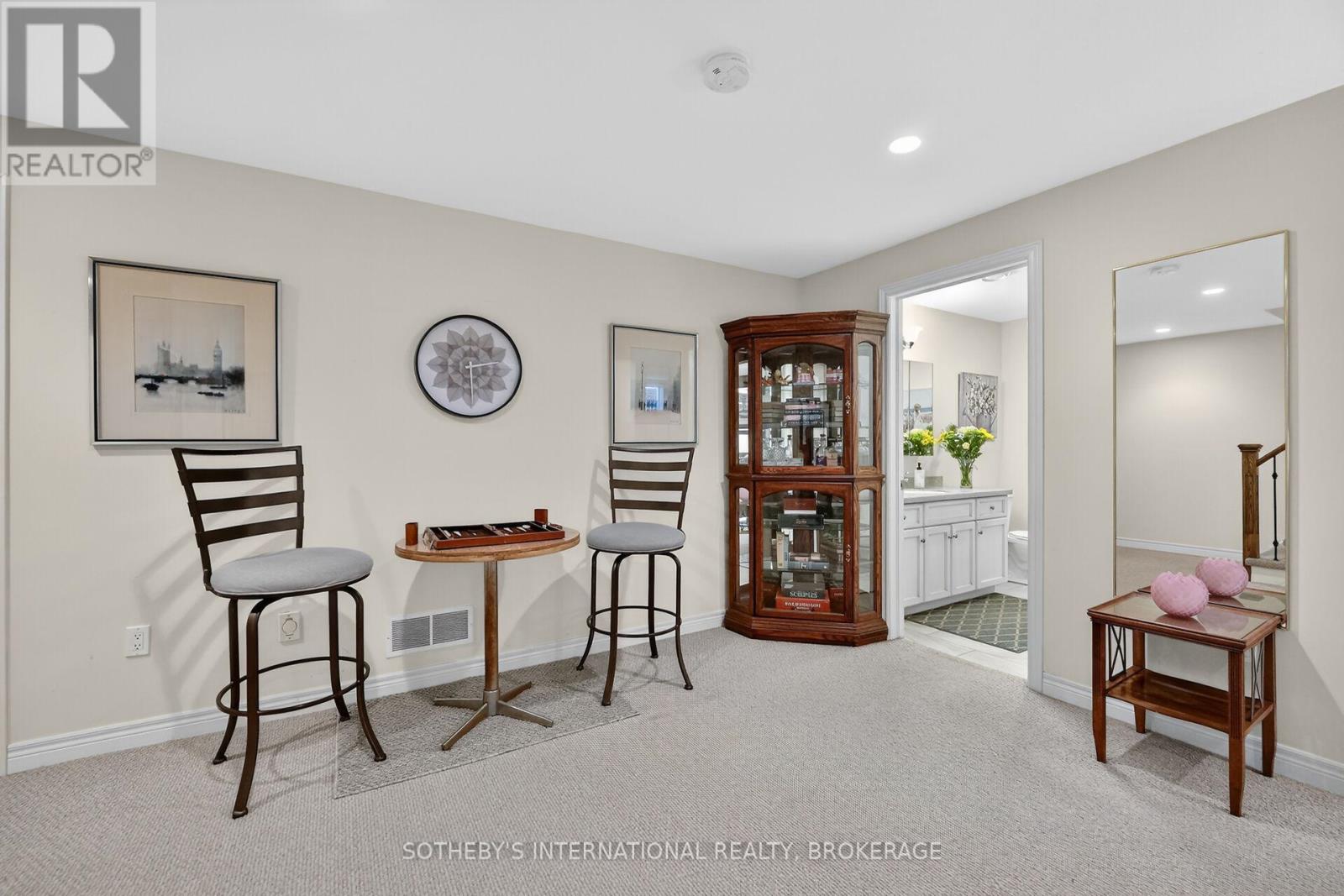 64 MASON COURT - Image 29