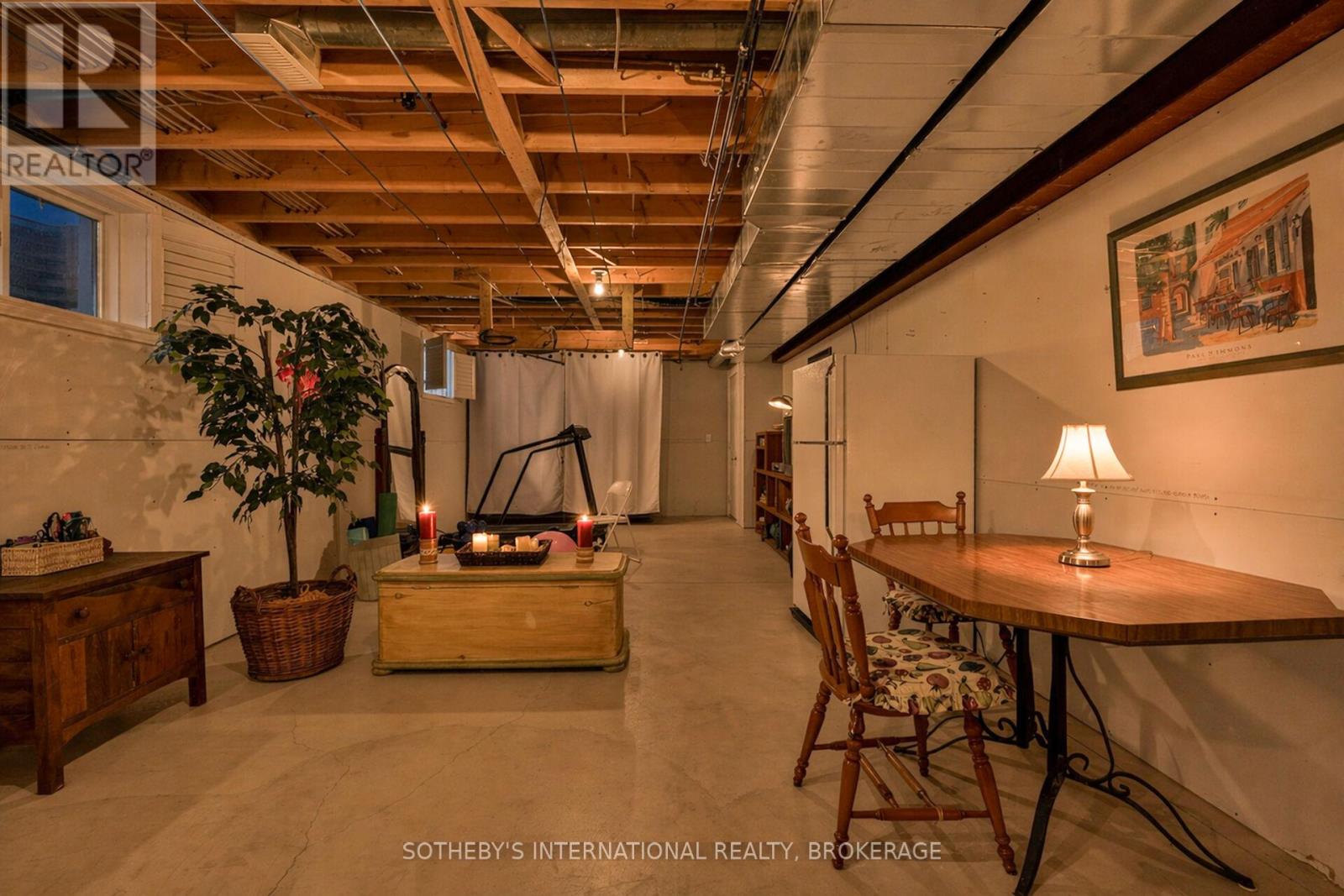 64 MASON COURT - Image 30