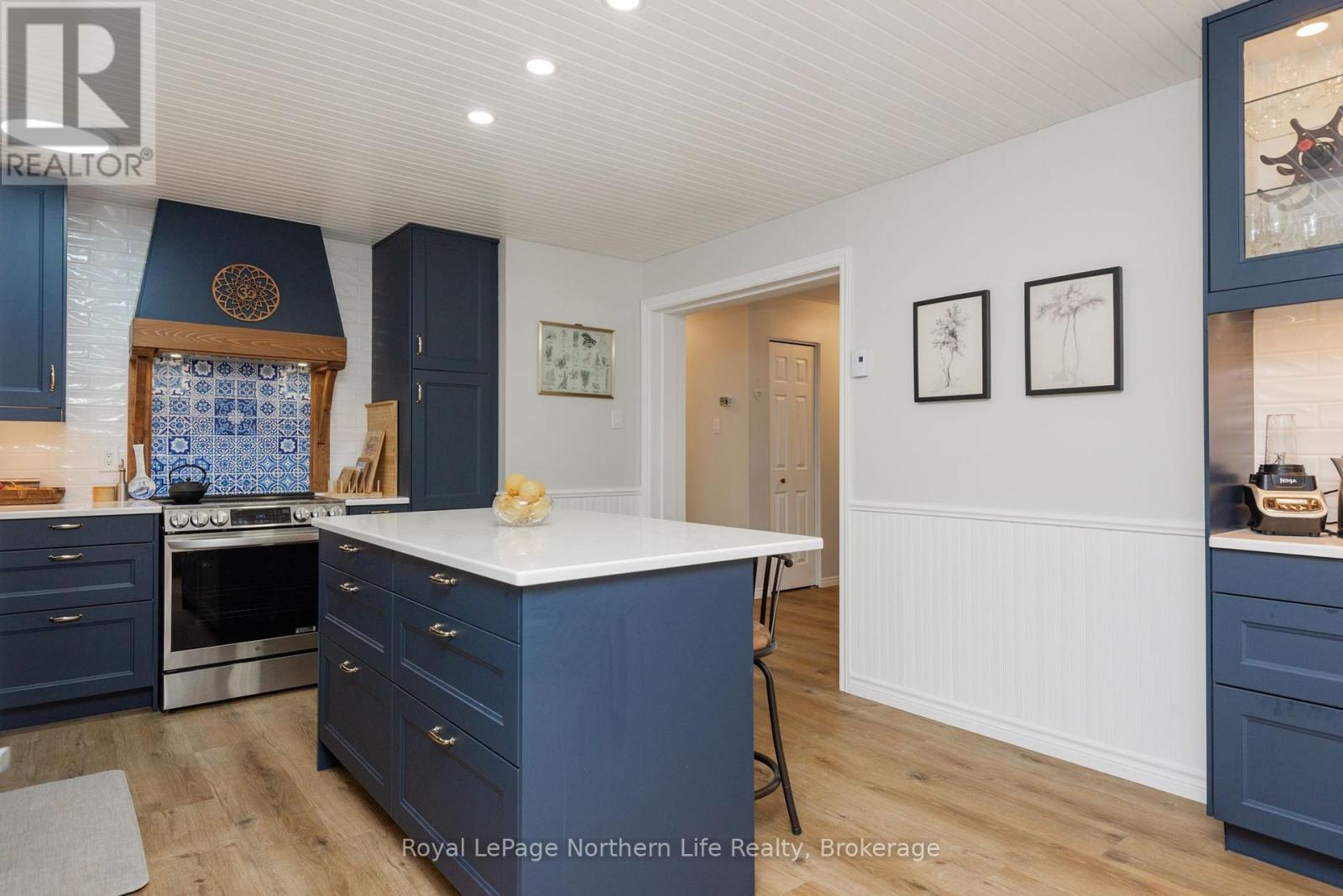 106 LAKEVIEW COURT - Image 11