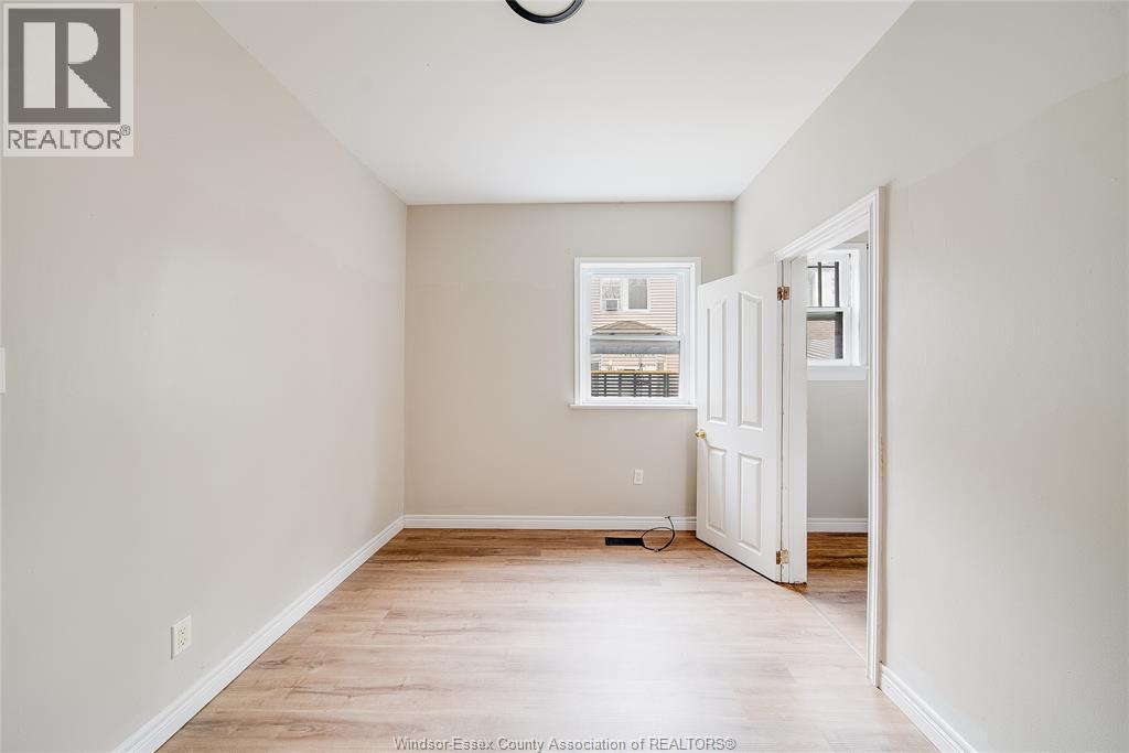 31 ADELAIDE STREET N. - Image 12