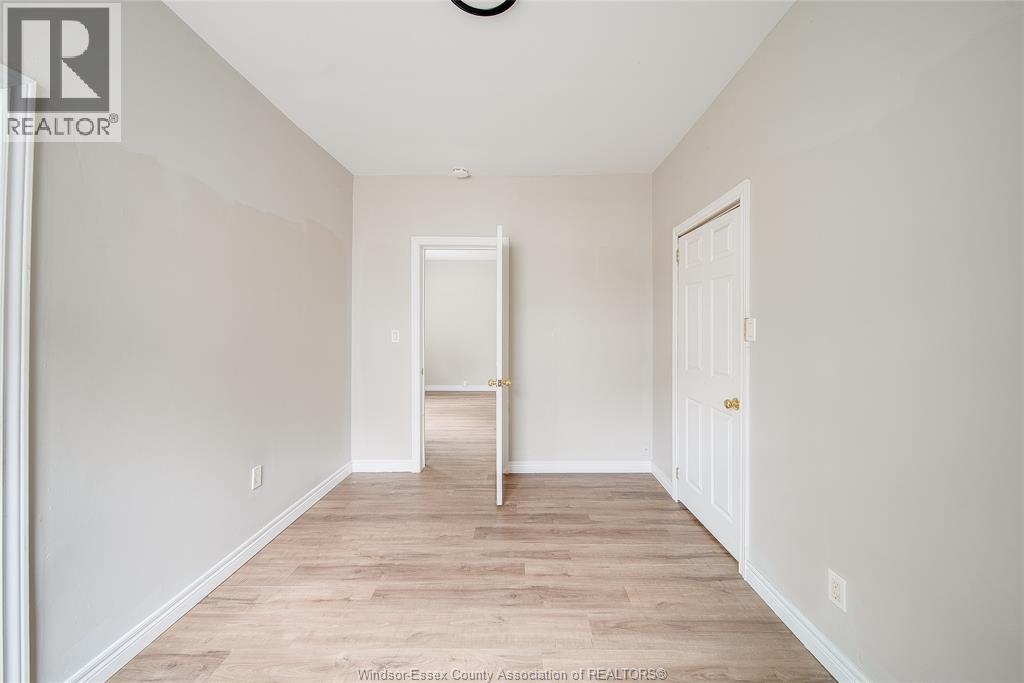 31 ADELAIDE STREET N. - Image 13