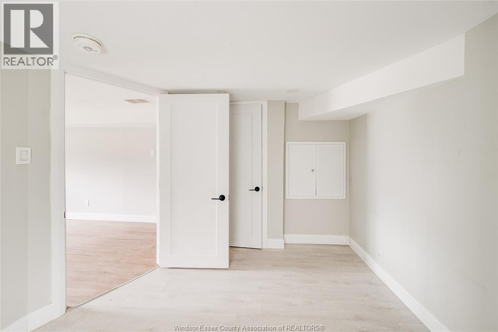 31 ADELAIDE STREET N. - Image 45