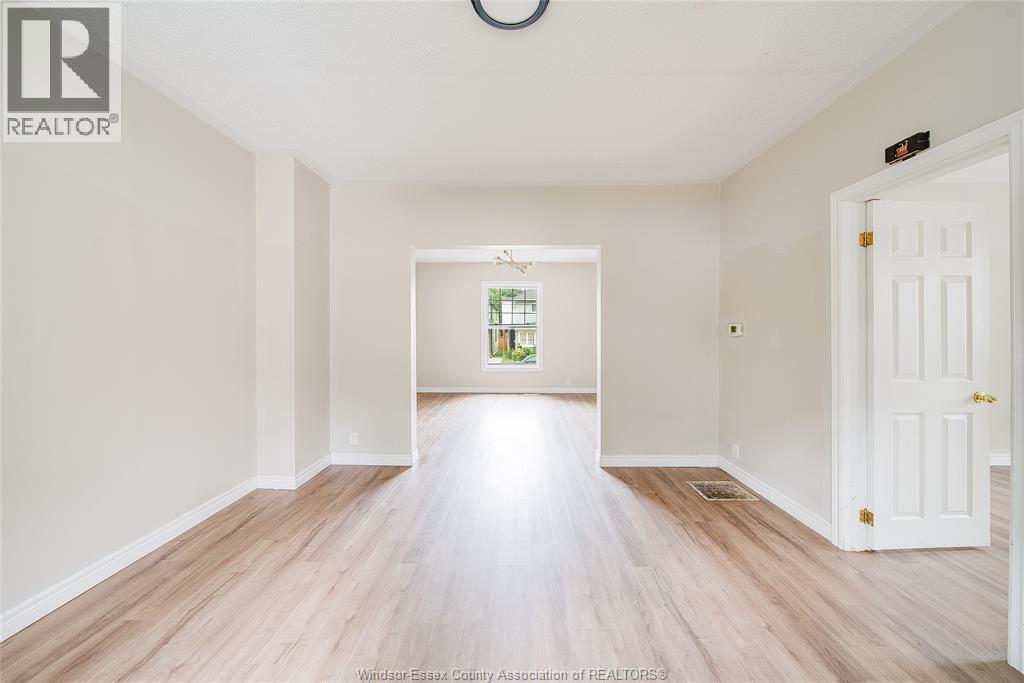 31 ADELAIDE STREET N. - Image 9