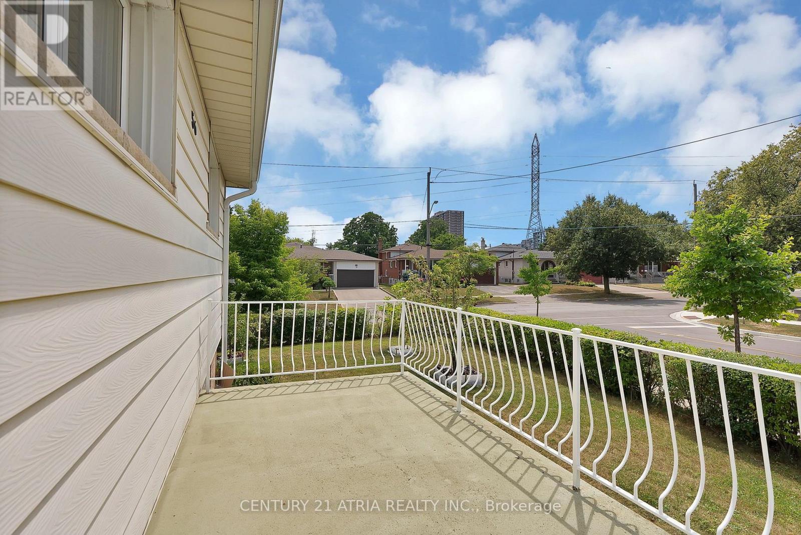 56 TOBERMORY DRIVE - 31