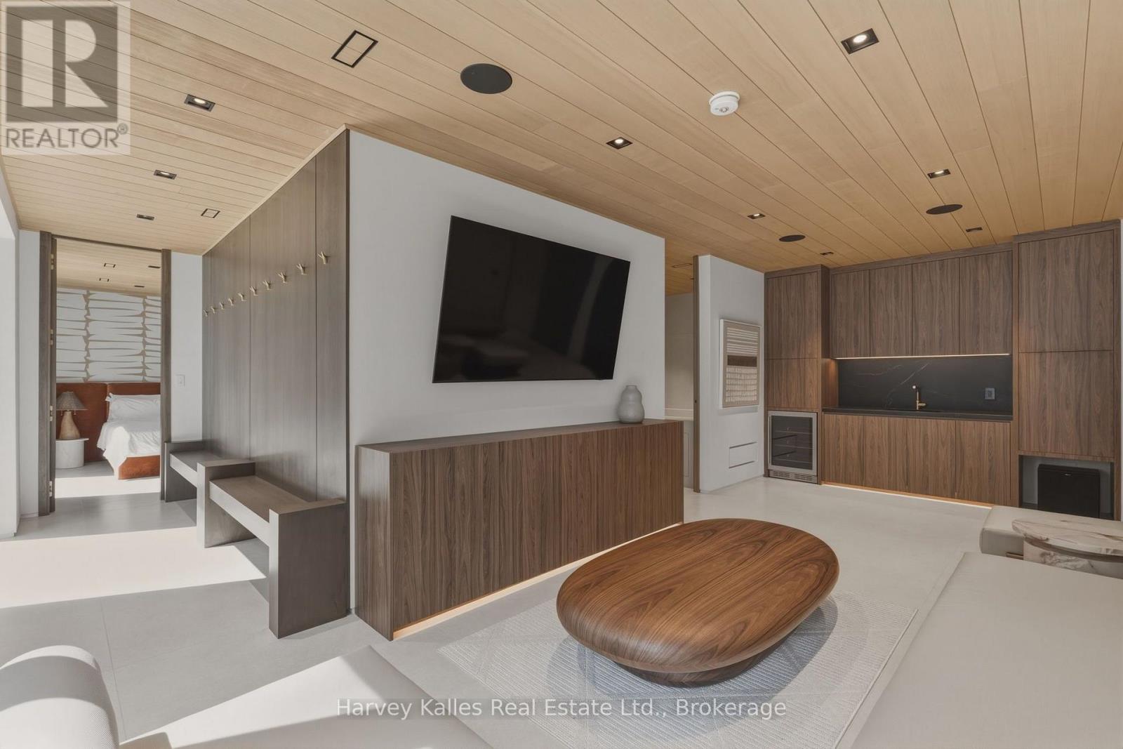 #2 1013 HALLS ROAD - Image 33