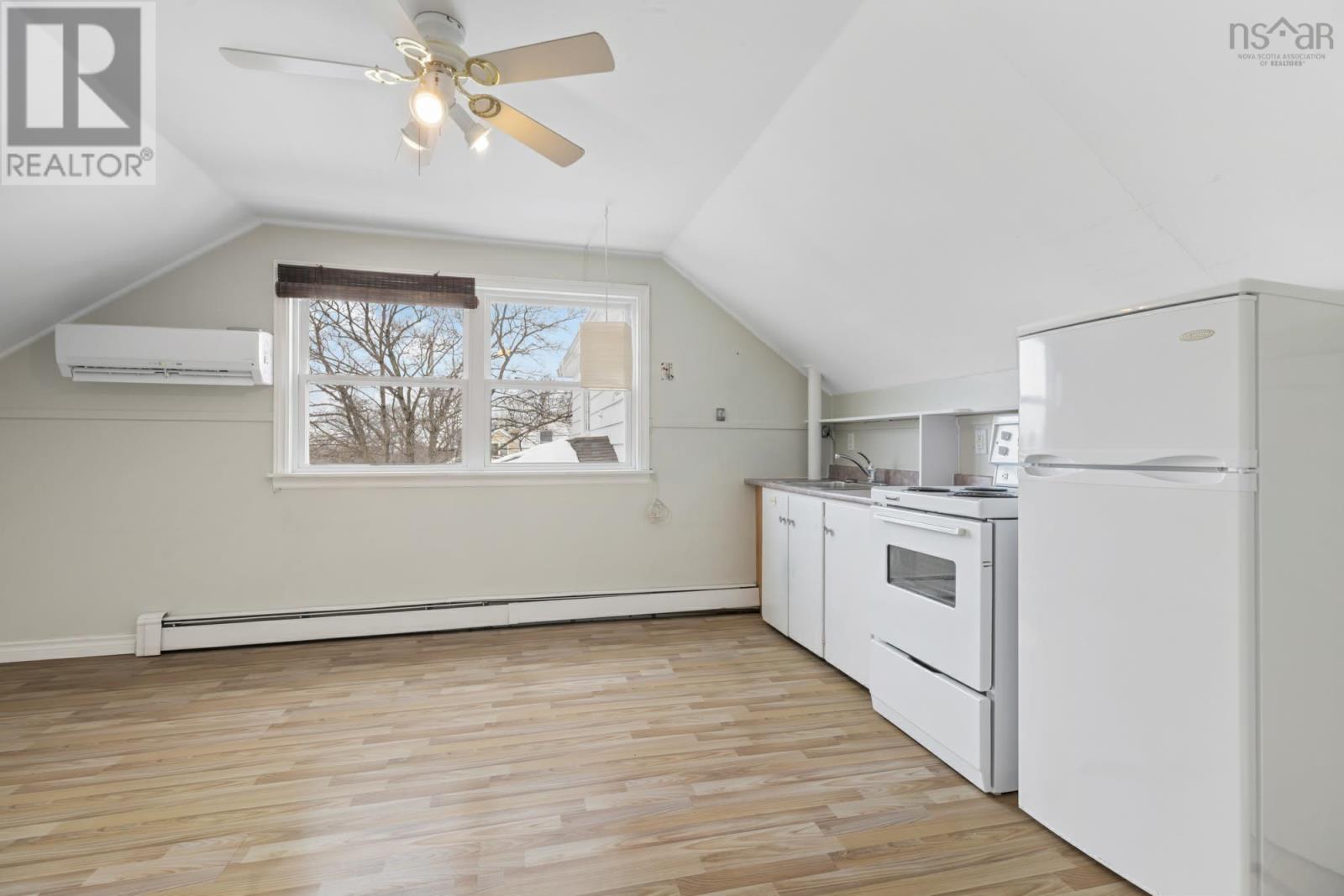 2883 Connaught Avenue - 12