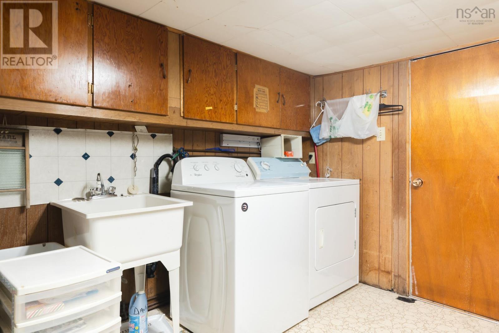 2883 Connaught Avenue - 14