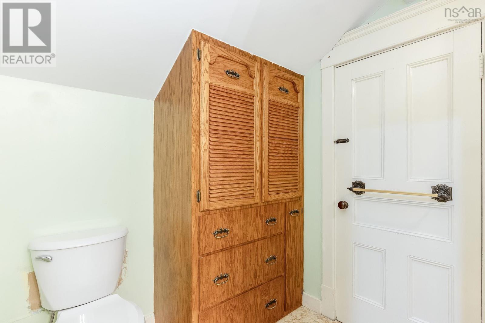 Property 35 of 48 of 366 Main Street
