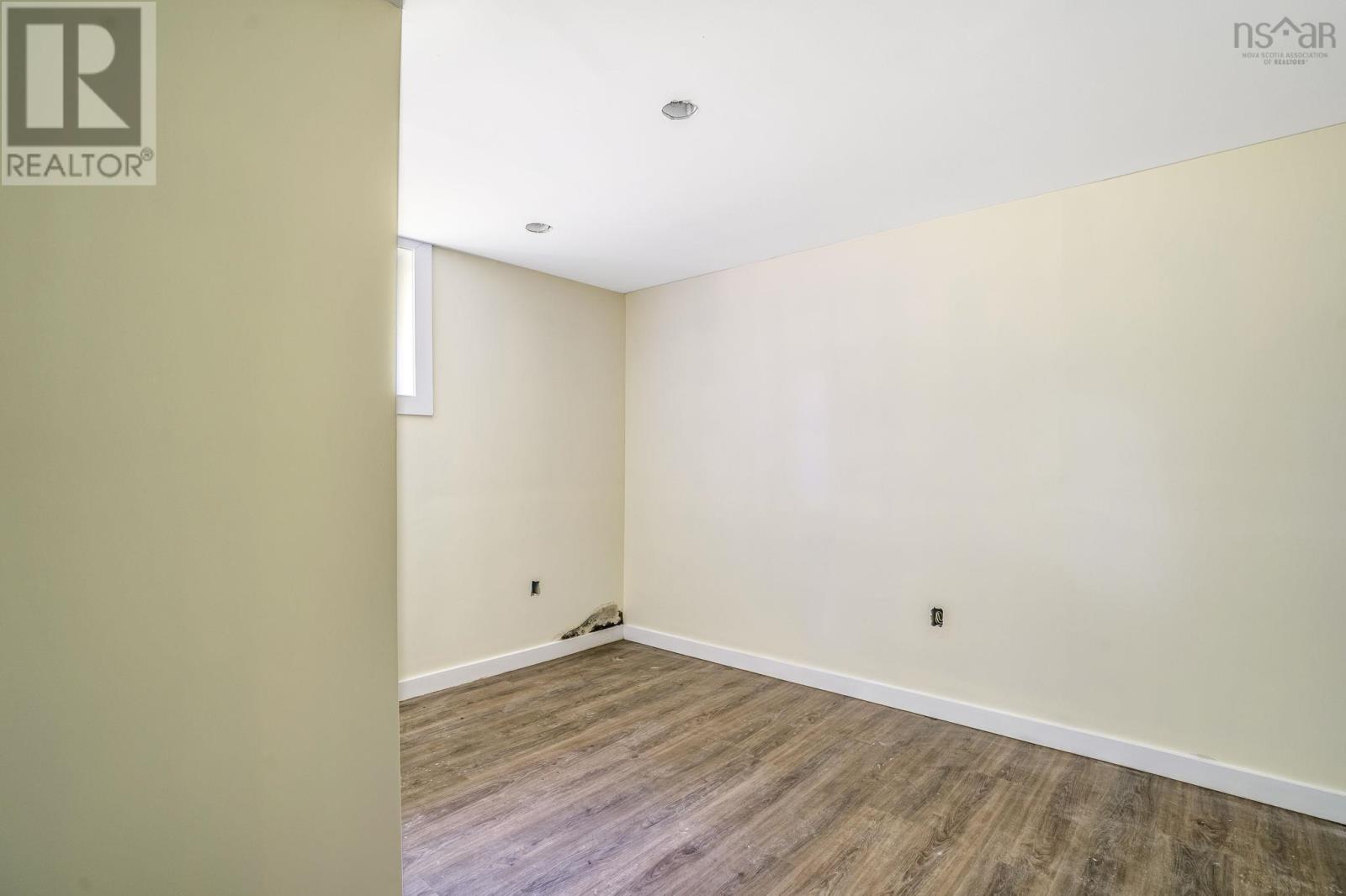 Property 28 of 49 of 60 Thornhill Drive