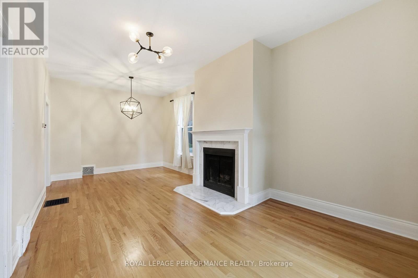 284 Crichton Street