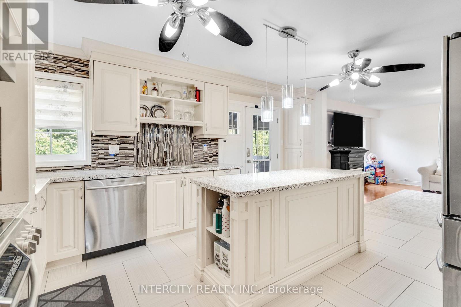 48 AVALANCHE CRESCENT - 17