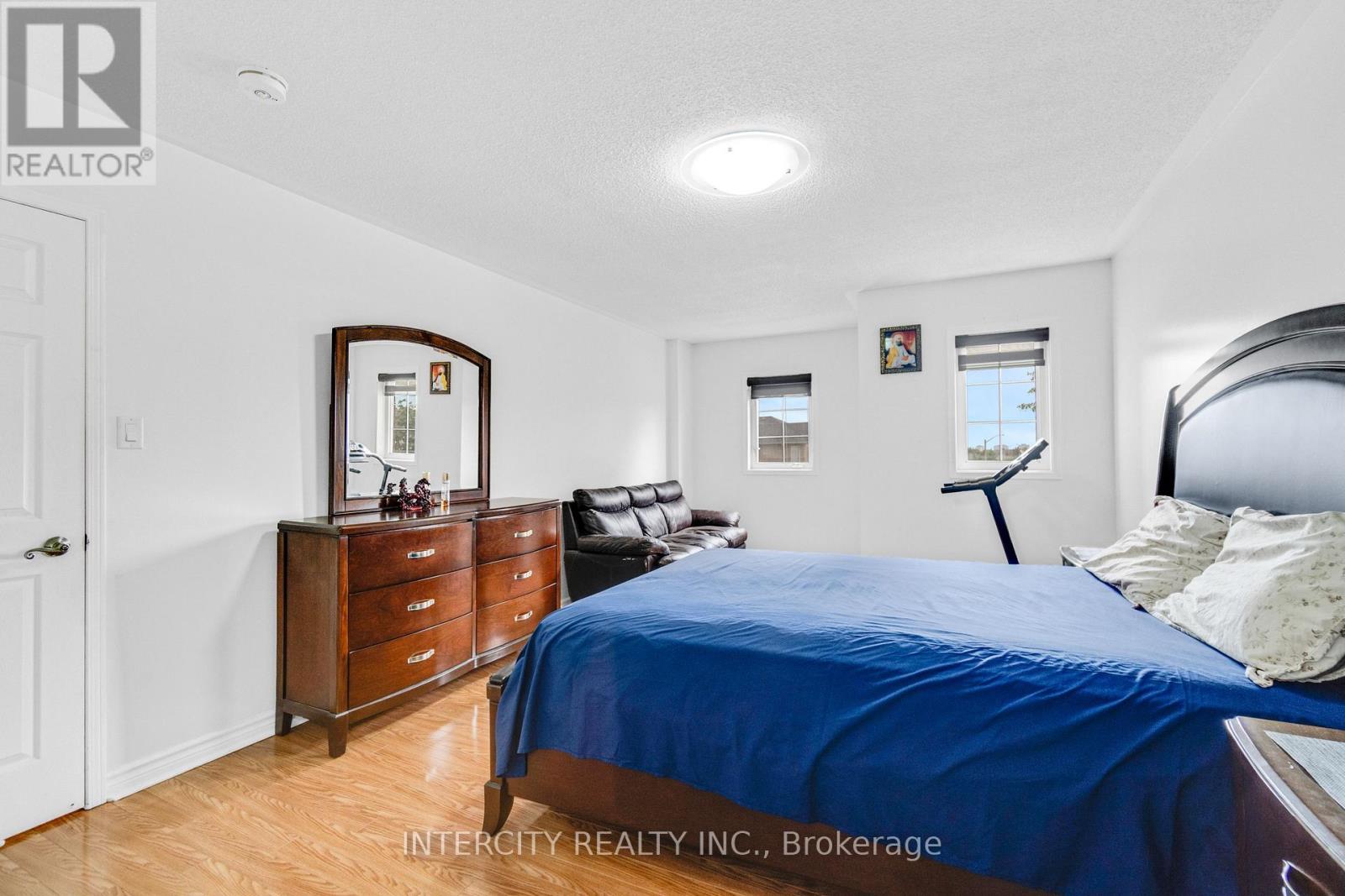 48 AVALANCHE CRESCENT - 36