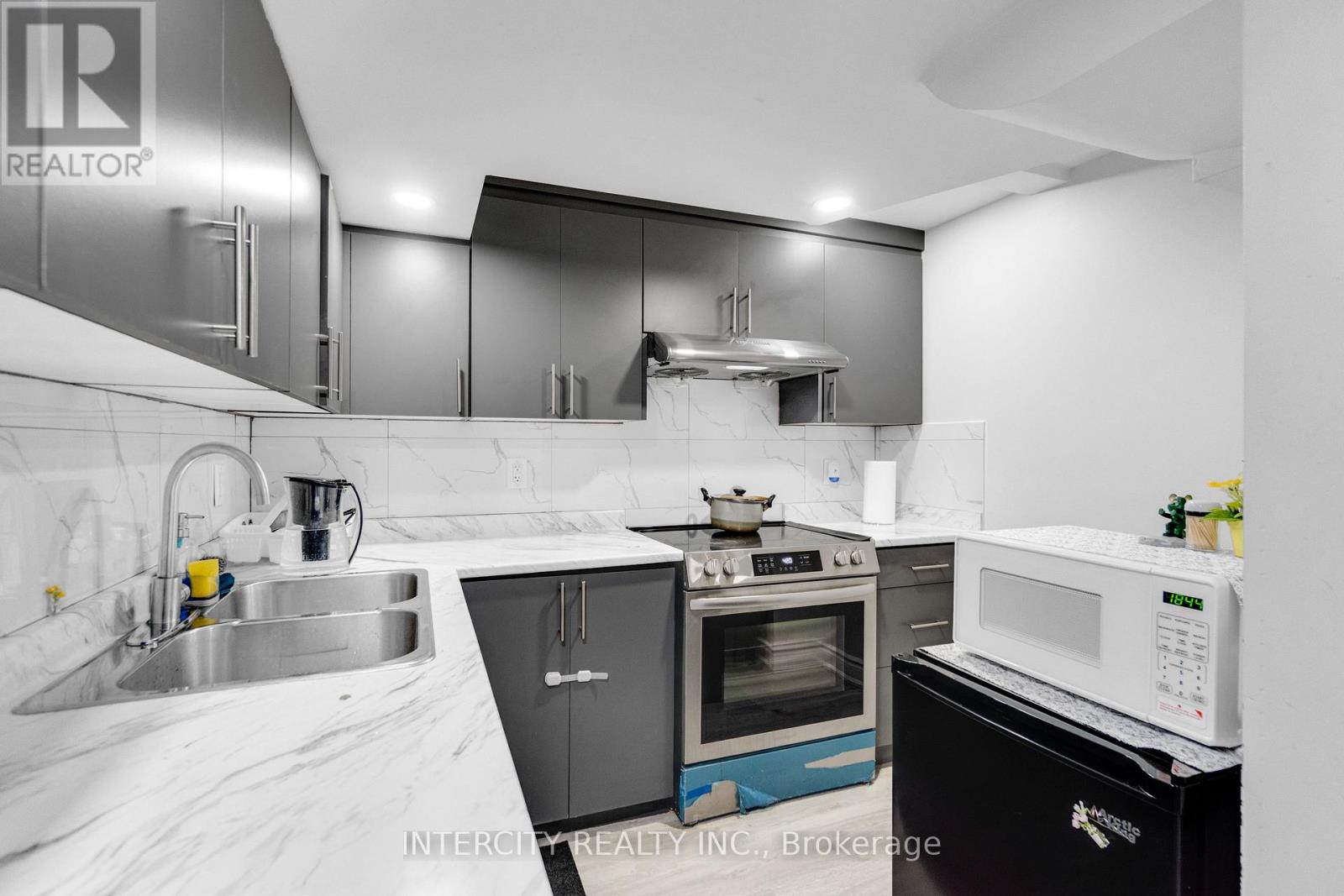48 AVALANCHE CRESCENT - Image 41