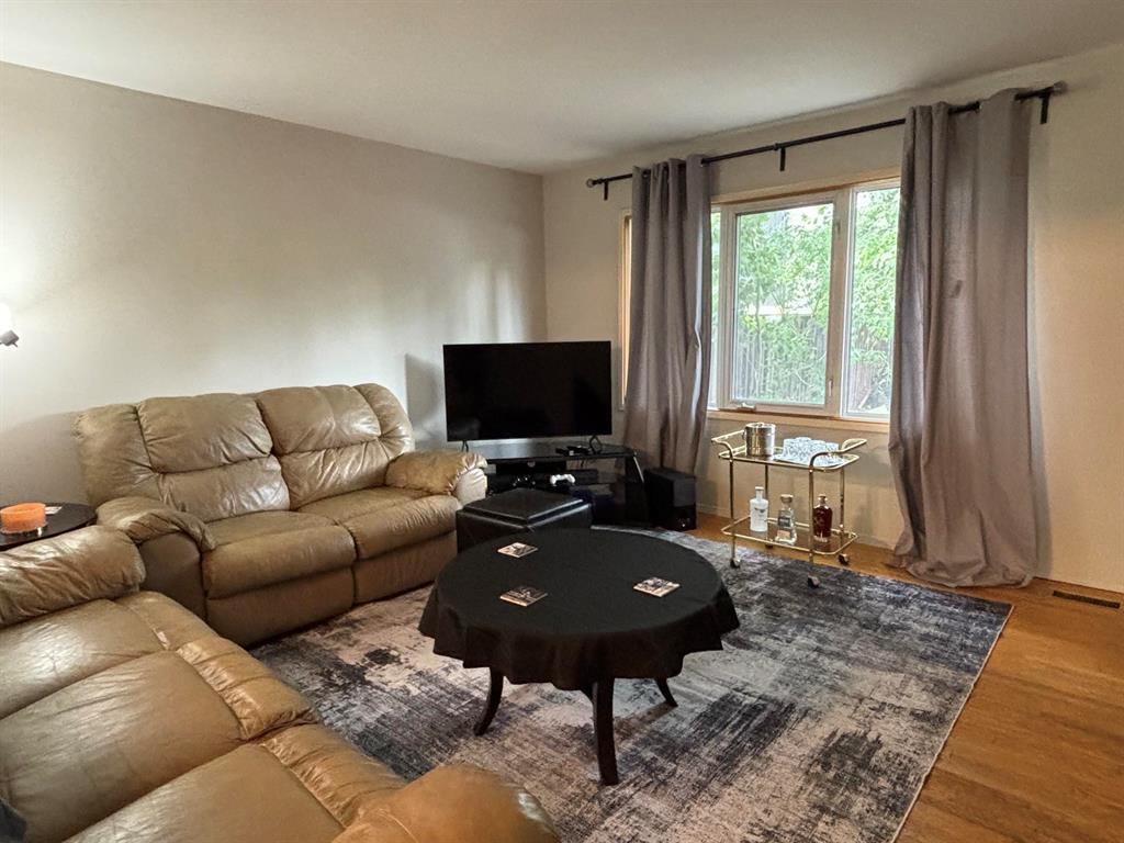 141 Donwood Drive, Winnipeg, Manitoba, R2G0V9, Winnipeg, Manitoba — photo 3 of 5