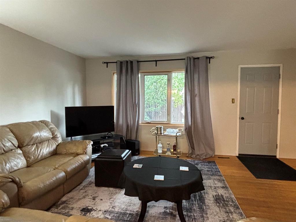 141 Donwood Drive, Winnipeg, Manitoba, R2G0V9, Winnipeg, Manitoba — photo 4 of 5