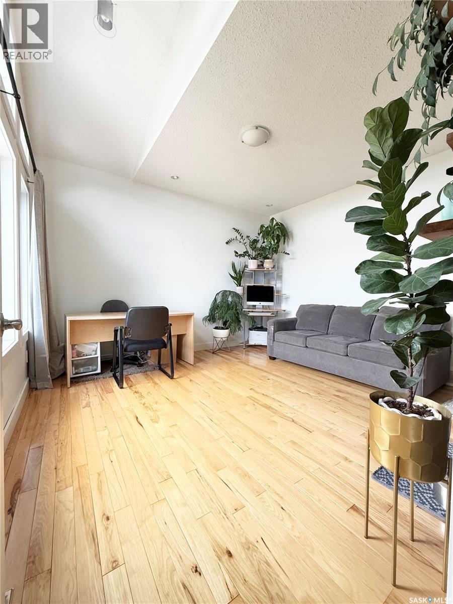 505 Brown CRESCENT - 4