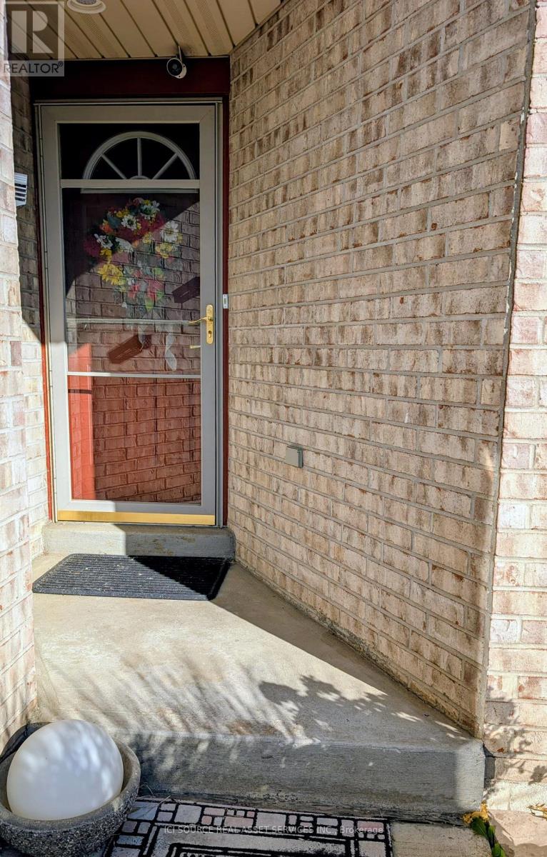22 MCINTOSH AVENUE - 26