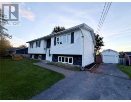 7 Castlewood Drive thumbnail 2