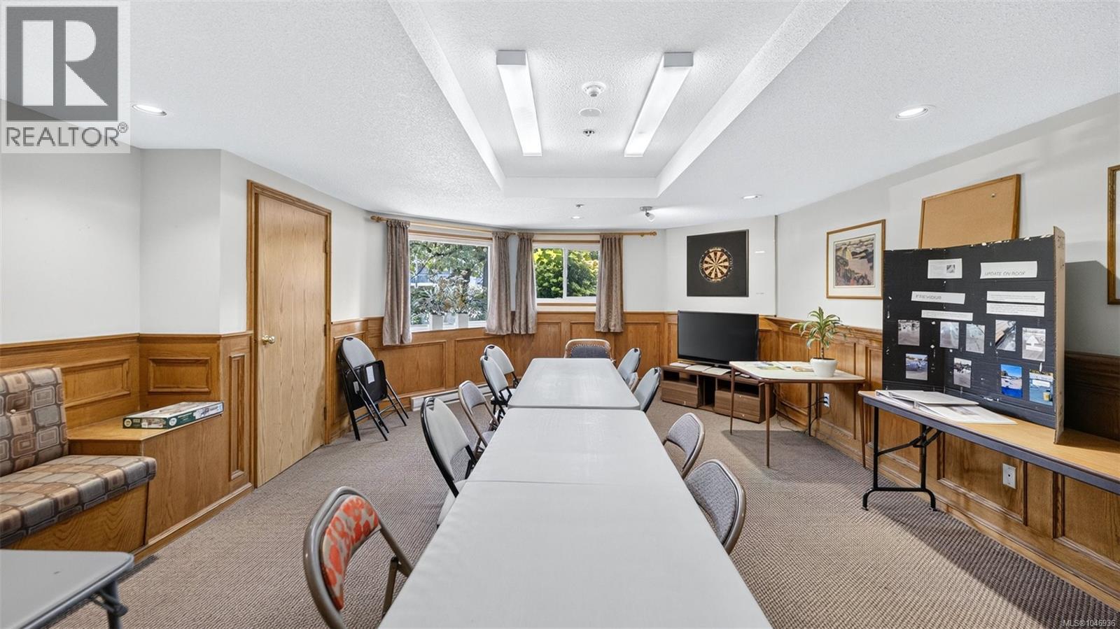 #201 1560 Hillside Ave - 20