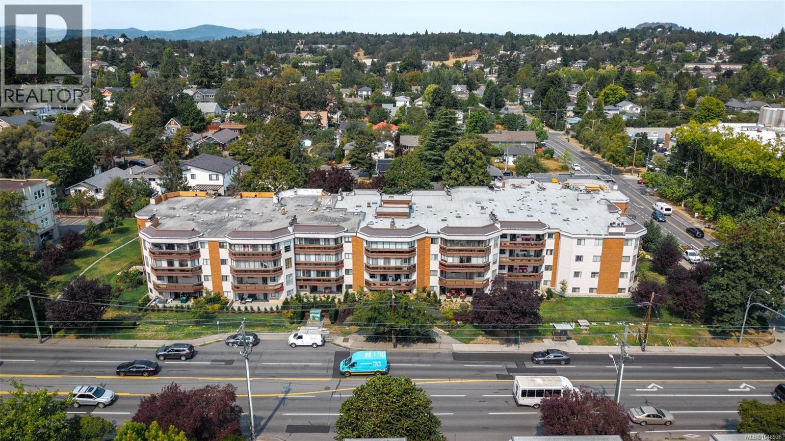 #201 1560 Hillside Ave - 24