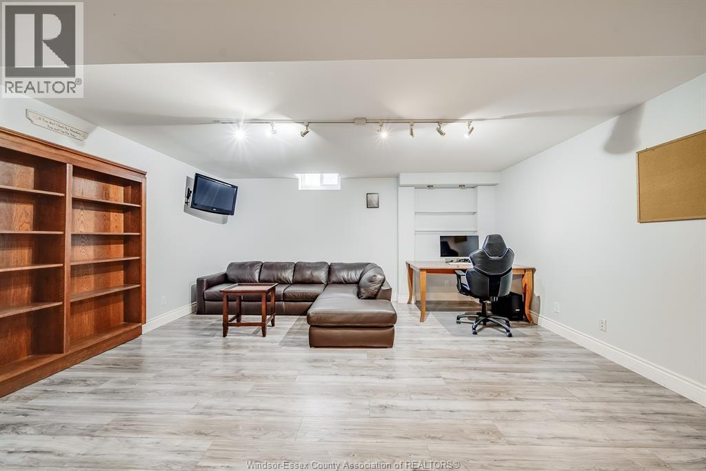 2990 NORMANDY STREET - Image 33