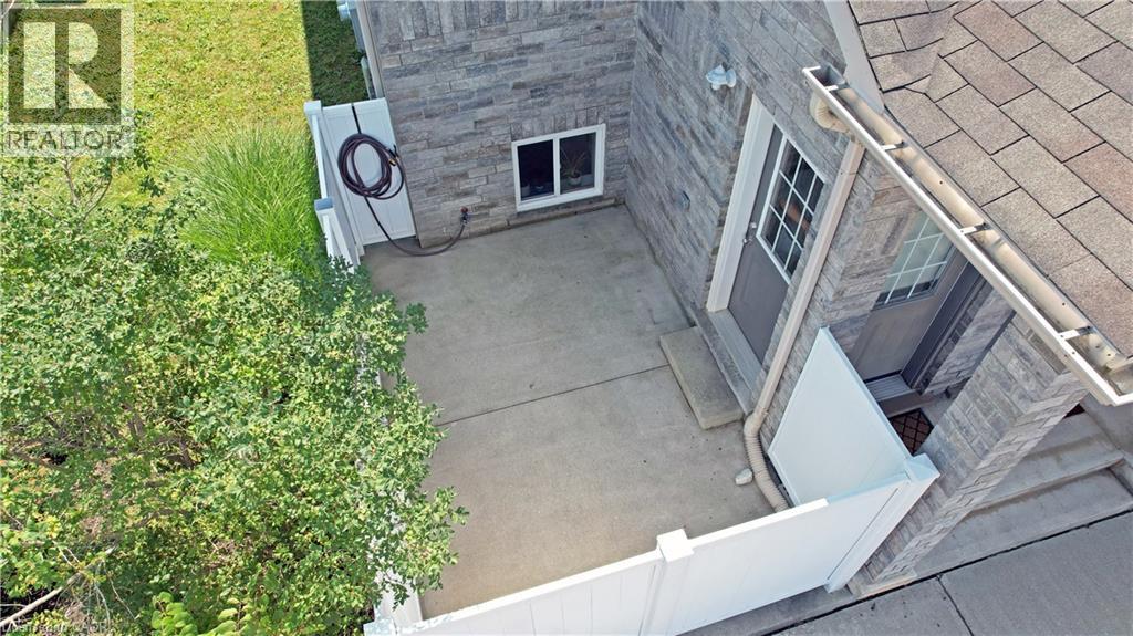 240 WESTMEADOW Drive Unit# 14A — photo 2
