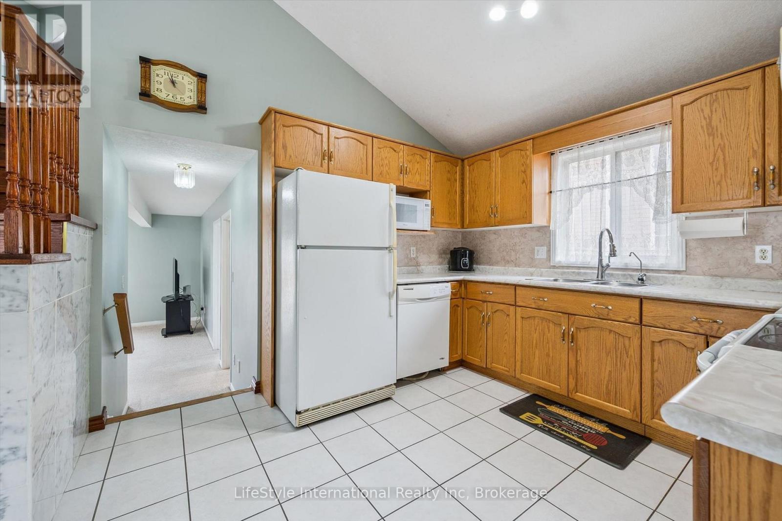 193 DEERPATH DRIVE - 16