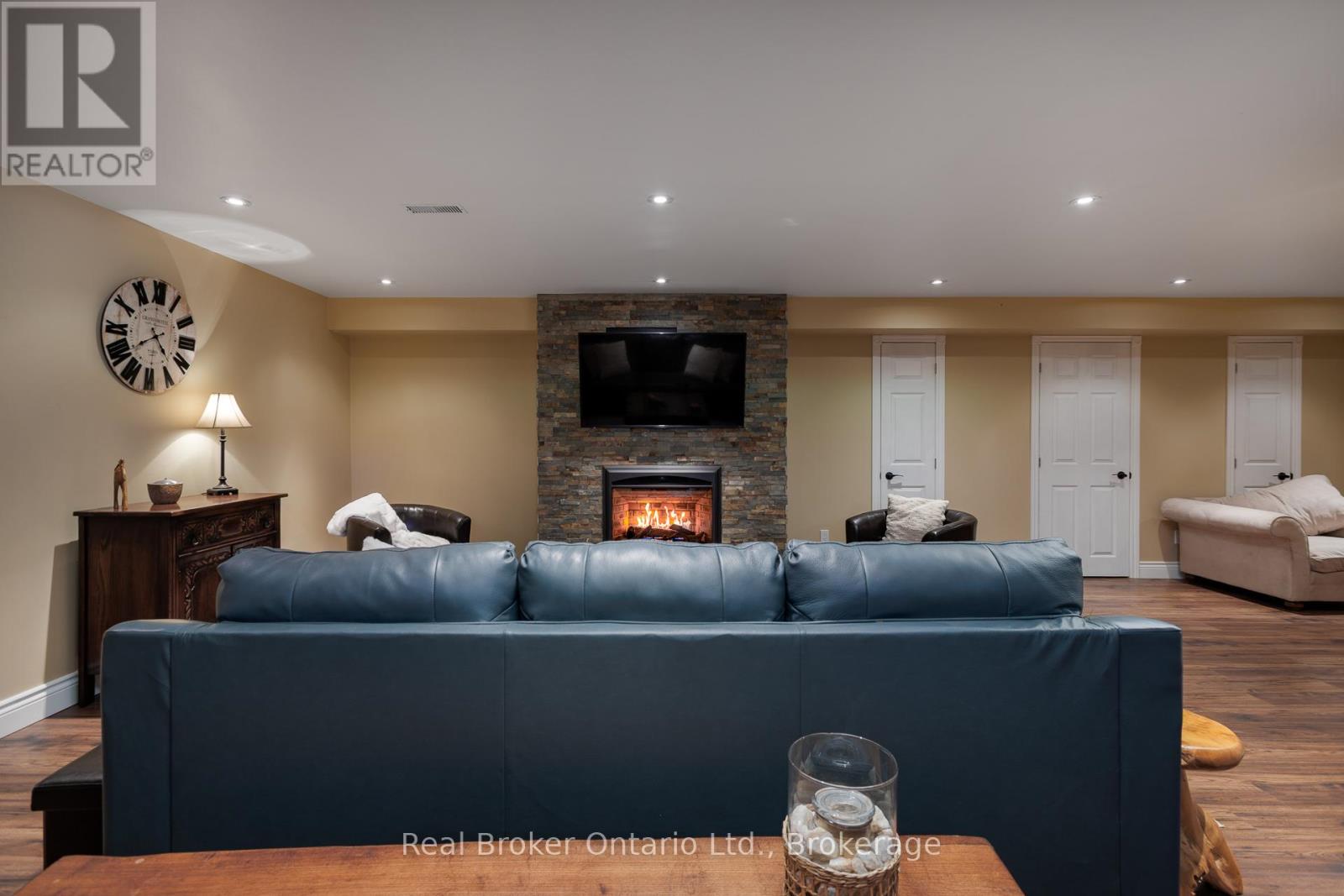9 PAIGE COURT - Image 23