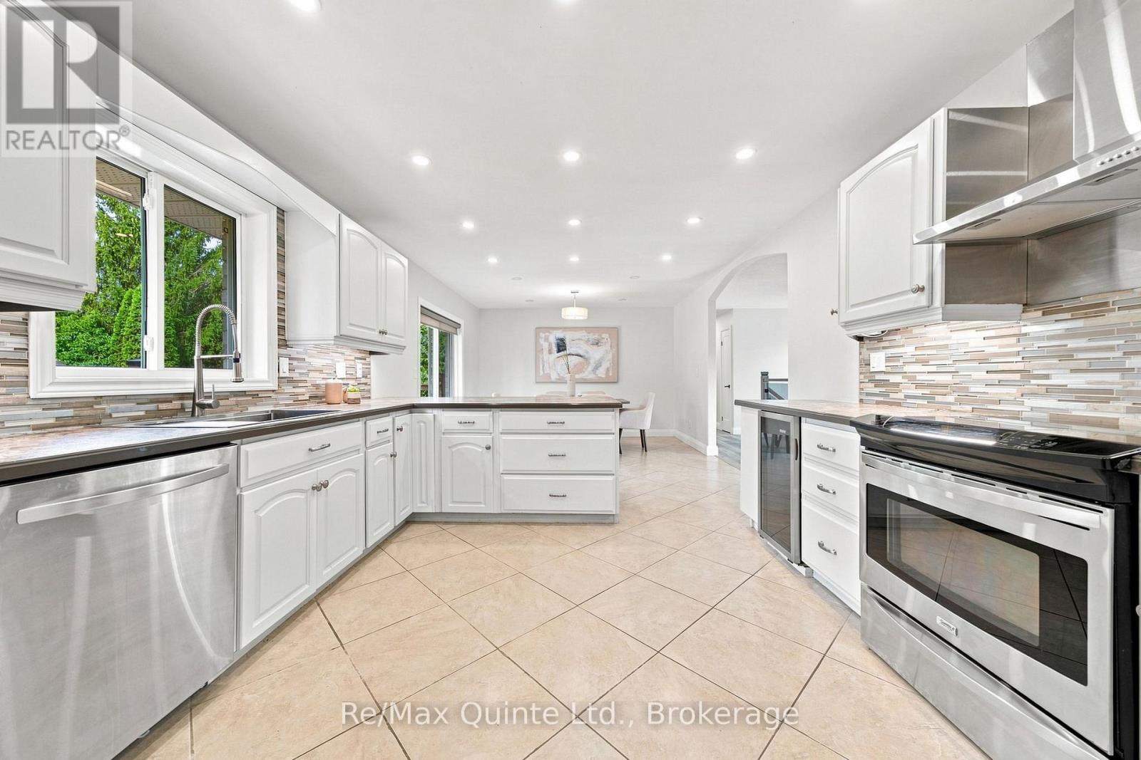 16 BAY BREEZE STREET - Image 20