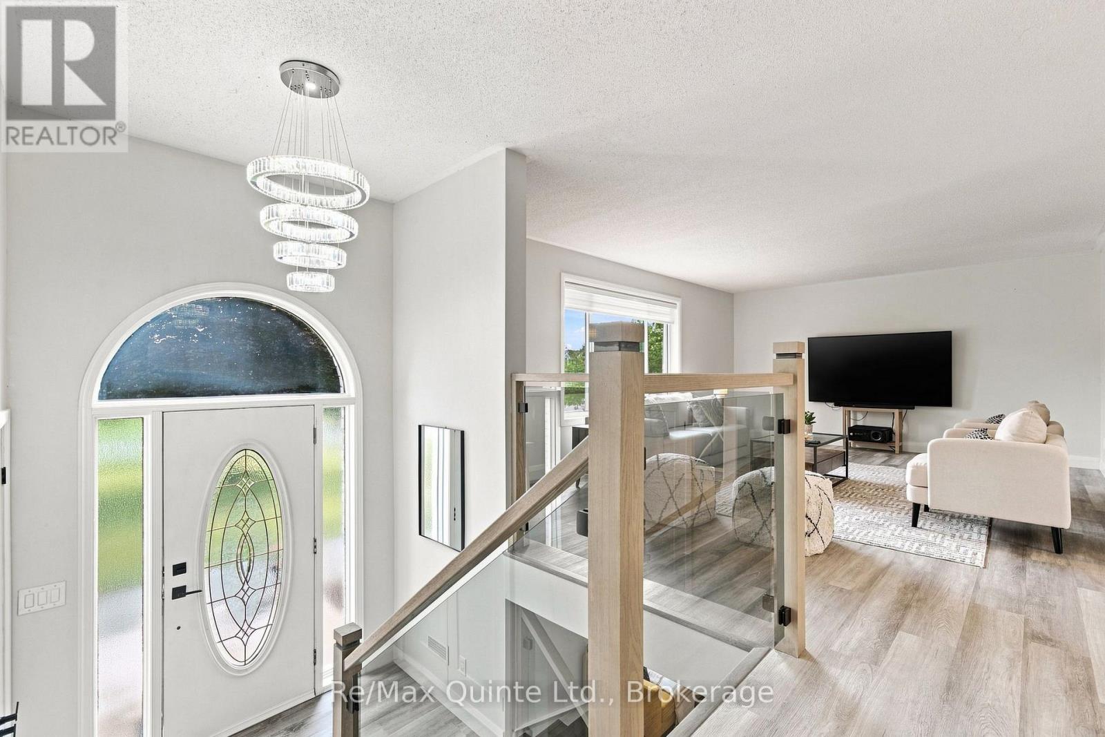 16 BAY BREEZE STREET - Image 8