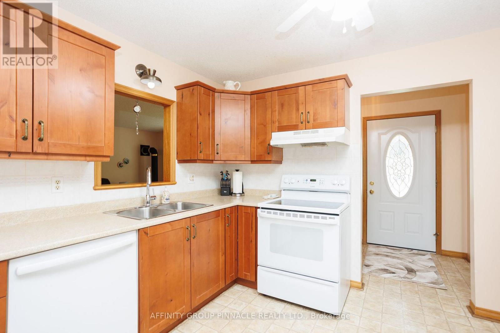 48 KENNEDY DRIVE - 7