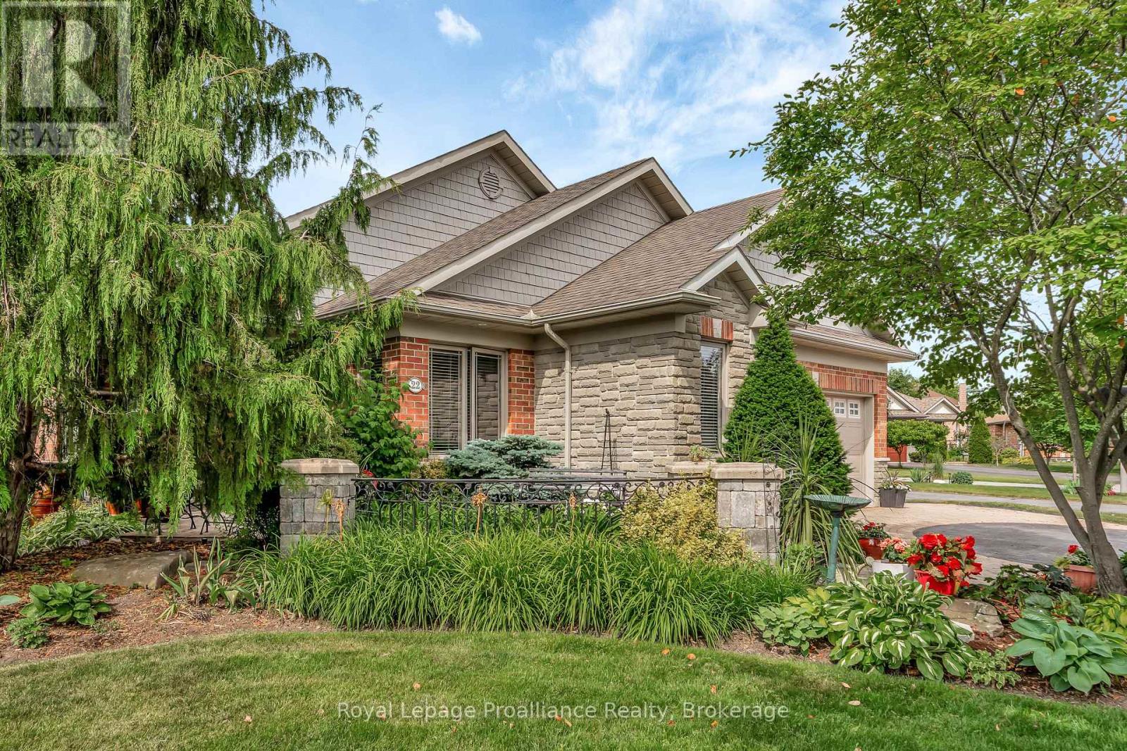 22 TRILLIUM COURT - 1