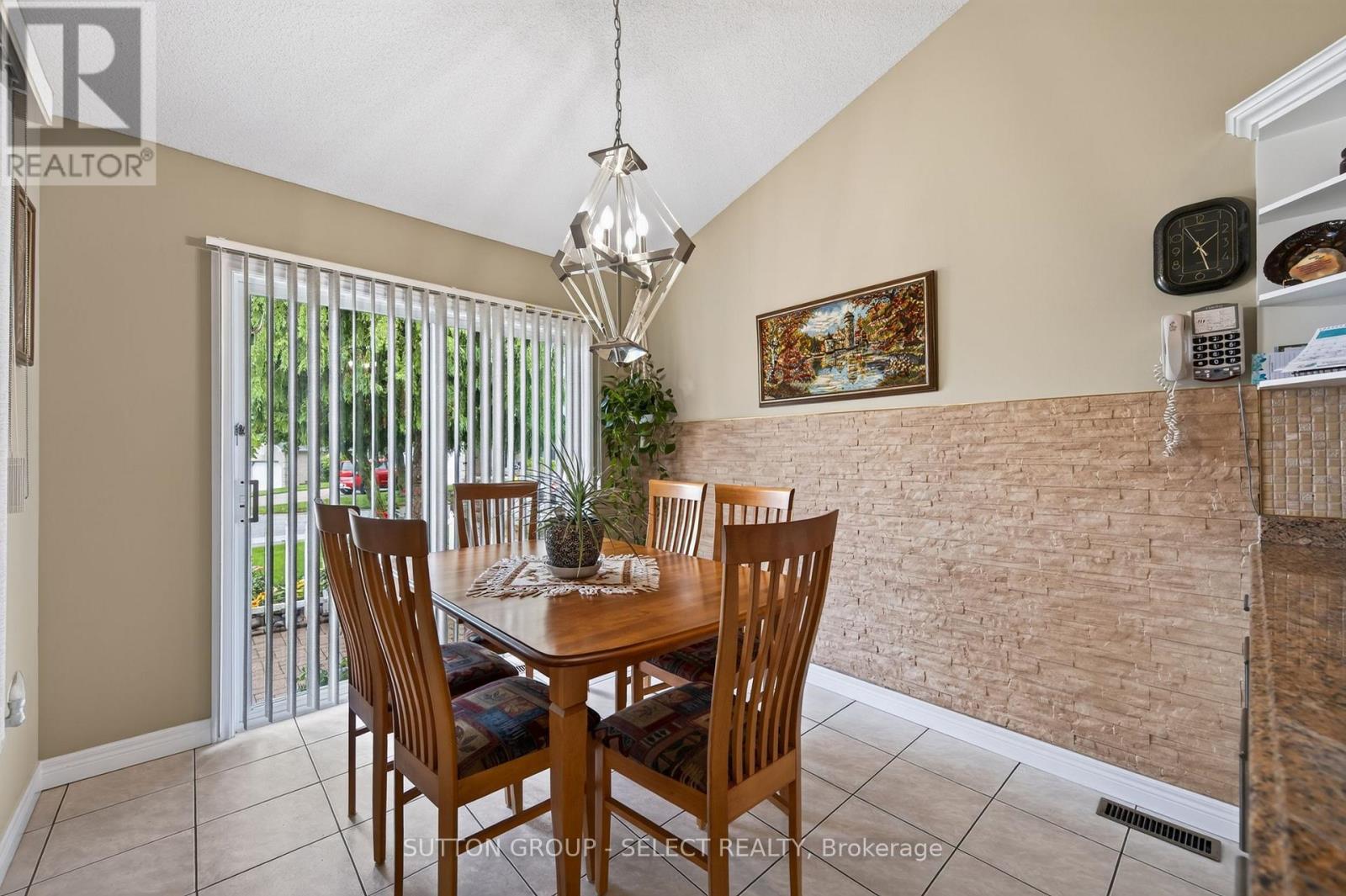 #22 861 SHELBORNE STREET - Image 21