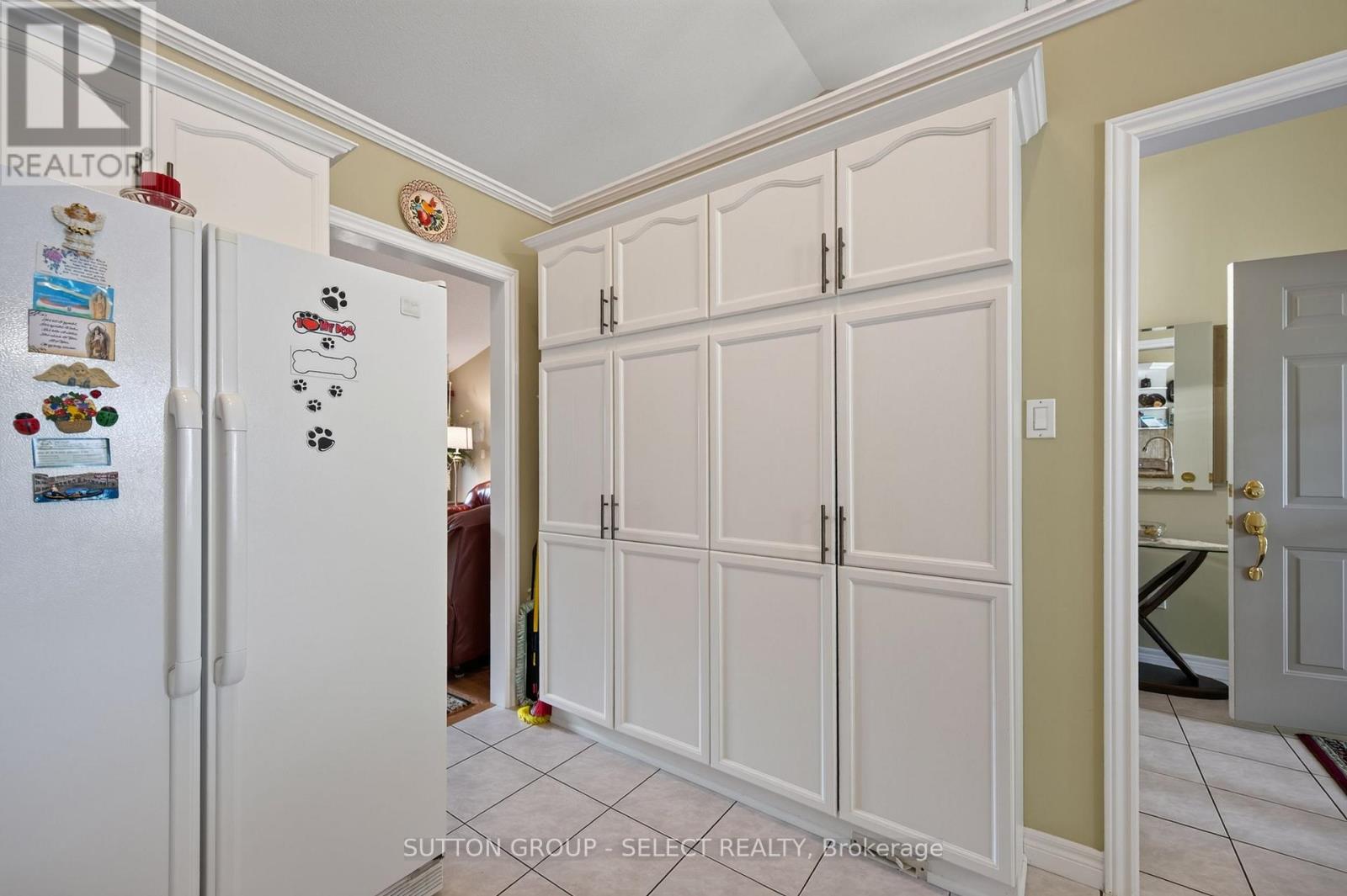 #22 861 SHELBORNE STREET - Image 25